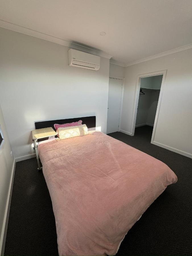 Brand New Comfortable Room In A Beautiful Suburb St Albans Esterno foto